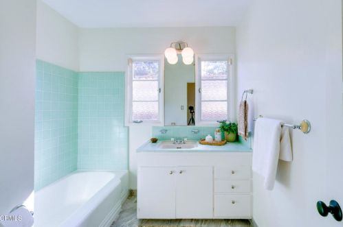 4837 Crown Ave, La Canada CA  91011-3619 exterior