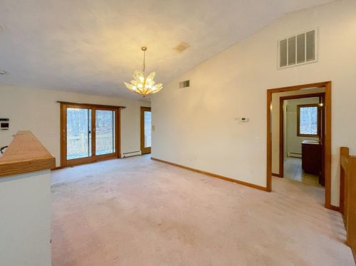 8 Falcon Crest Dr, Providence RI  02919-3100 exterior