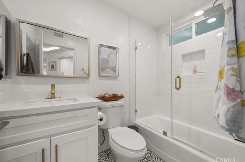 360 Paxton Ct, Upland CA 91784-1373 exterior