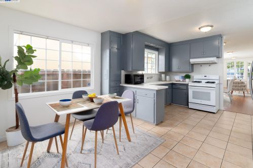 1451 Havenscourt Blvd, Oakland CA  94621-3627 exterior