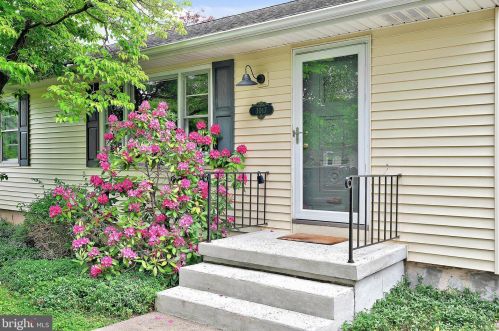 3017 Dickinson Ave, Camp Hill, PA 17011-5229