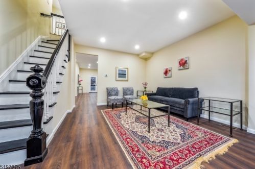 313 Sheridan Ave, Roselle, NJ 07203-1542