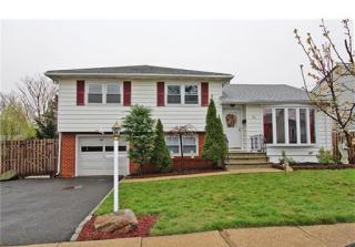 36 Crocus St, Woodbridge, NJ 07095-1904