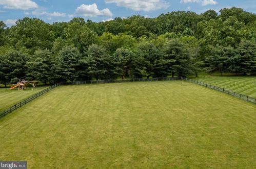 8 Summerhill Dr, Downingtown, PA 19335-1478