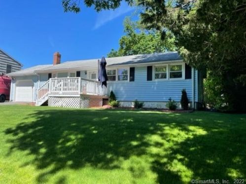132 Red Bush Ln, Milford, CT 06461-2743