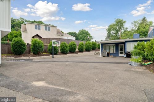 135 Marmic Dr, Southampton PA 18966-1725 exterior