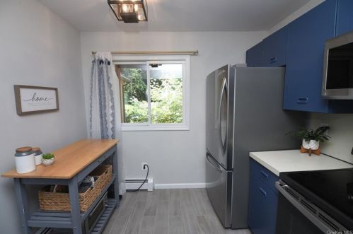 1210 Eagle Bay Dr, Crotonville NY  10562-2355 exterior