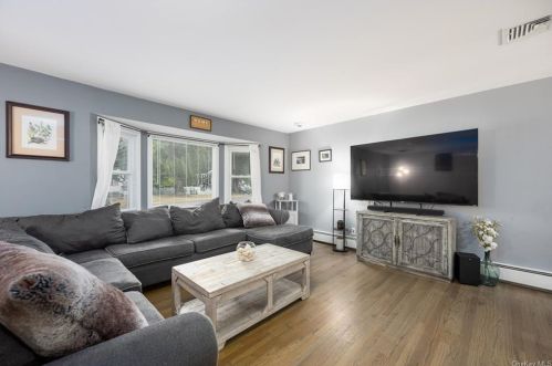 89 Gate Dr, Poughkeepsie NY  12601-5638 exterior