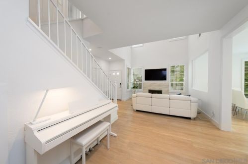 13529 Jadestone Way, San Diego CA  92130-2828 exterior