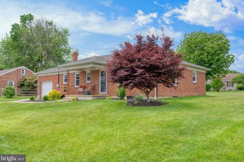 208 Highland Dr, Shrewsbury, PA 17361-1208