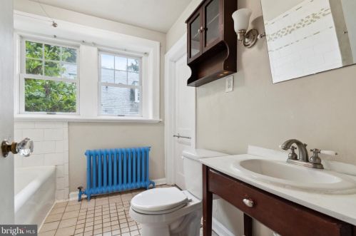 6903 Chew Ave, Philadelphia PA 19120-2211 exterior