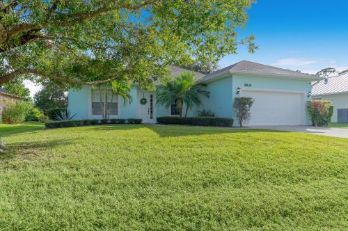 5834 Windy Pines Ln, Fort Pierce, FL 34986-4637