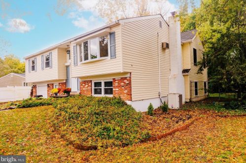 223 Meadow Dr, Yardley PA  19067-1311 exterior