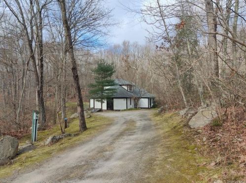 12 Lost Nations Rd, Scotts Corners, NY 10576-1834