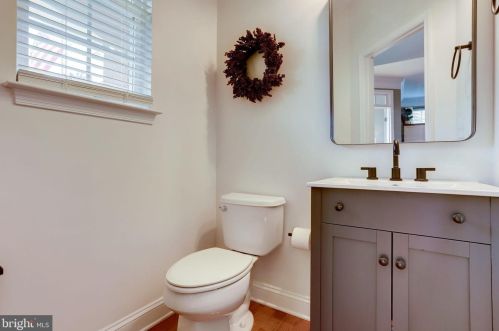 13495 Eagles Rest Dr, Leesburg VA 20176-5035 exterior