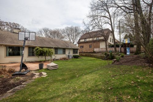 8605 Ravenswood Cir, Milwaukee WI 53226-4657 exterior