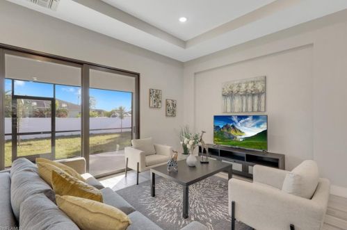 825 10th Ter, Cape Coral, FL 33909-1484