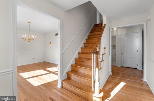 12 Burnett Dr, Wilmington, DE 19810-2205