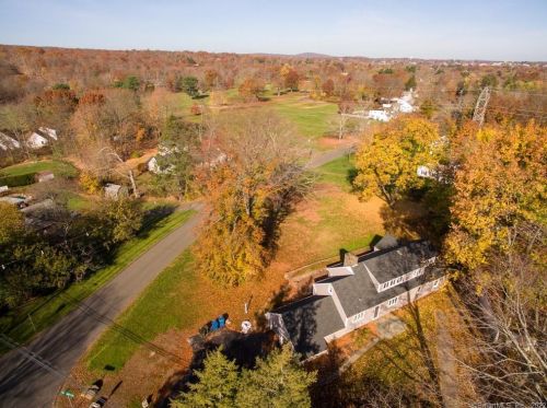 44 Randecker Ln, Kensington CT  06037-1134 exterior