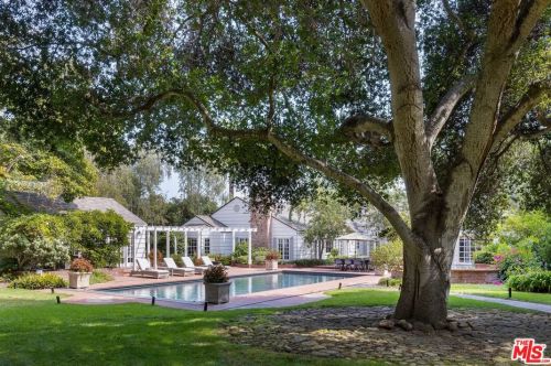 1564 Ramona Ln, Santa Barbara CA  93108-2634 exterior