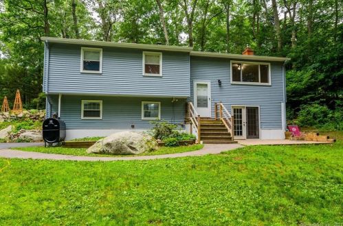 13 Bobwhite Trl, Gales Ferry CT  06335-2002 exterior