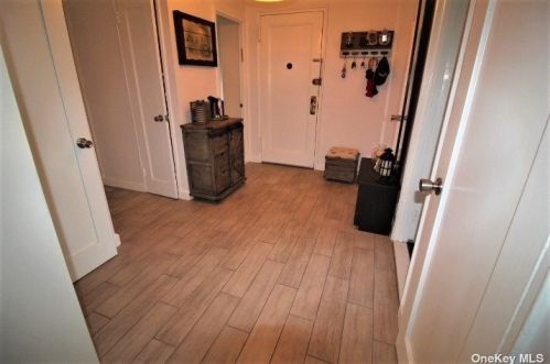 284 Cedarhurst Ave, Cedarhurst, NY 11516-1639