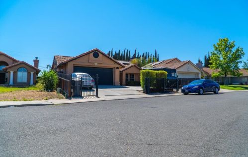 5836 Stretch Dr, Riverbank, CA 95367-3110