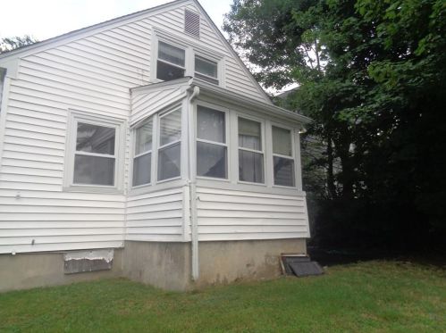 374 Sharon St, Providence, RI 02908-2219