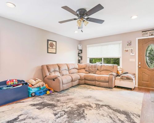 22 1st St, San Remo, NY 11754-3615
