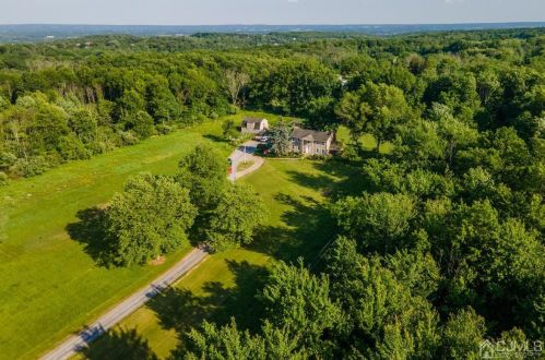 19 Allens Corner Rd, Flemington NJ  08822-5620 exterior