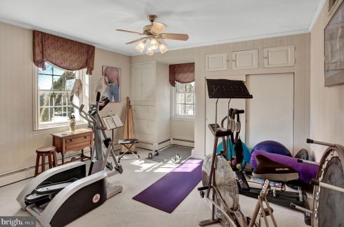 6411 Devonshire Hts Rd, Harrisburg PA 17111-4818 exterior