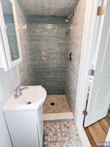 2 Elmwood Ter, Elmwood Park NJ  07407-1730 exterior