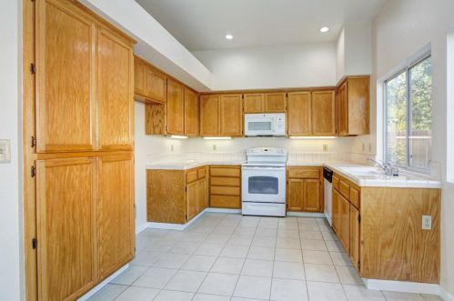 8635 Windsor Point Way, Elk Grove CA  95624-3431 exterior