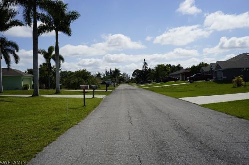 1729 22nd St, Cape Coral, FL 33909-4722