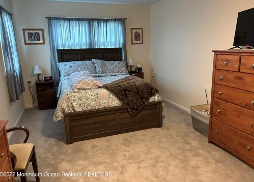 18 Fletcher St, Bricktown, NJ 08724-2413