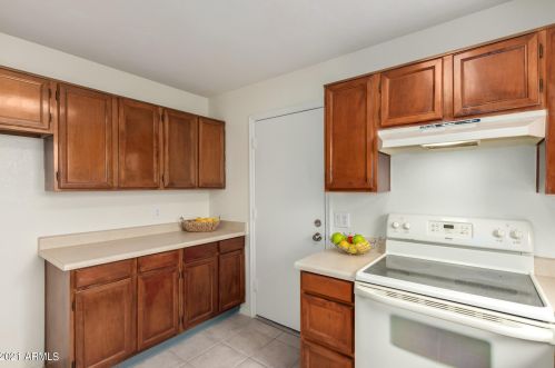 4760 Wahalla Ln, Glendale AZ 85308-7075 exterior