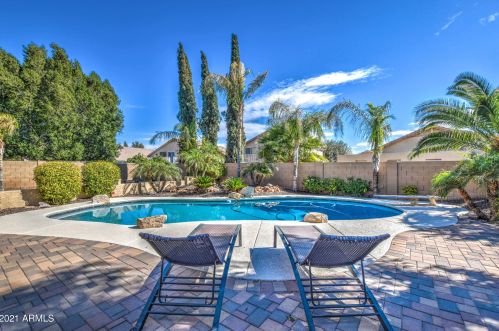 7433 Aurora Dr, Glendale, AZ 85308-9618