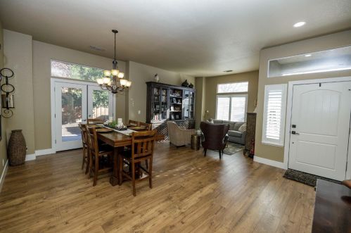 1955 Tuolumne Rd, Turlock CA  95382-8912 exterior