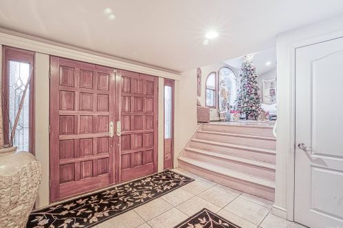 2989 Lee Pl, North Bellmore NY  11710-5035 exterior