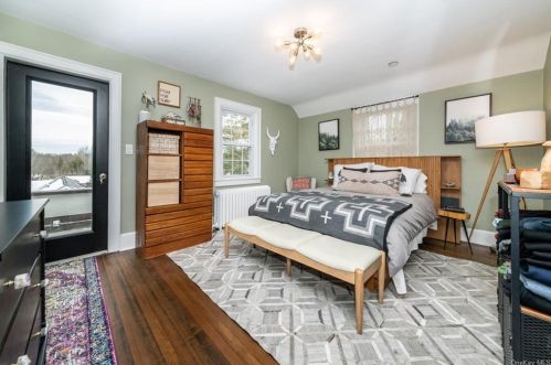 77 Kewanee Rd, New Rochelle NY  10804-1301 exterior