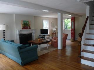 18 Saunders Rd, South Kingstown RI  02874-3909 exterior