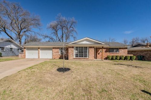 7012 Pinon St, Fort Worth, TX 76116-9056