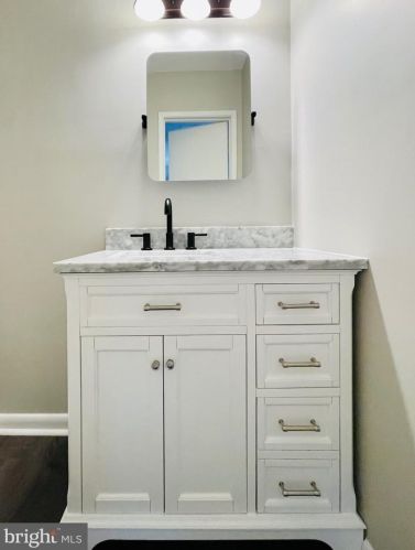 2120 Cartwright Pl, Herndon VA  20191-1903 exterior