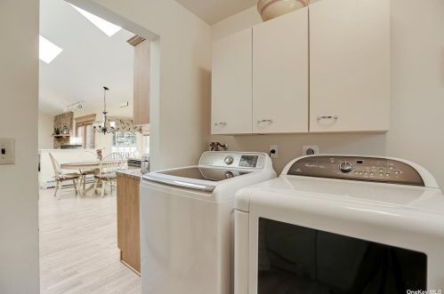 11 Remsen Ct, Mount Sinai NY  11766-1603 exterior