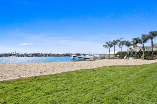 2505 Crestview Dr, Newport Beach, CA 92663-5624