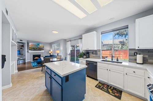 30060 Manzanita Ct, Temecula CA  92591-5546 exterior