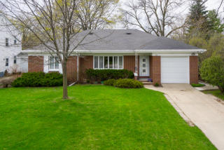 313 Lopas St, Menasha, WI 54952-3420