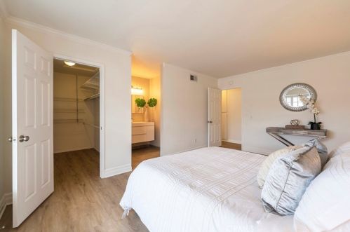 309 Regatta Way, Seal Beach CA  90740-5985 exterior