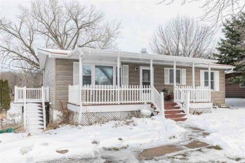 620 Elm St, Twin View Heights, IA 52333-8952