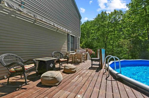 44 Tolend Rd, Dover NH  03820-5501 exterior